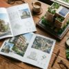 Uma vista superior de uma mesa de trabalho de madeira rústica, onde dois brochuras arquitetônicas abertas mostram renderizações de edifícios modernos e sustentáveis com muitas plantas e telhados verdes. No centro-direita, há um modelo físico detalhado de um desses edifícios, construído em madeira clara e equipado com painéis solares miniatura no teto, cercado por pequenas árvores. Ao redor dos brochuras e do modelo, estão dispostos objetos como duas xícaras de café em pires de madeira, um par de óculos, uma bússola de latão antiga e aberta, uma caneta-tinteiro de madeira e uma grande folha de Costela-de-Adão seca. A cena é banhada por luz natural suave vinda de uma janela à direita, criando uma atmosfera de planejamento criativo e ecológico.